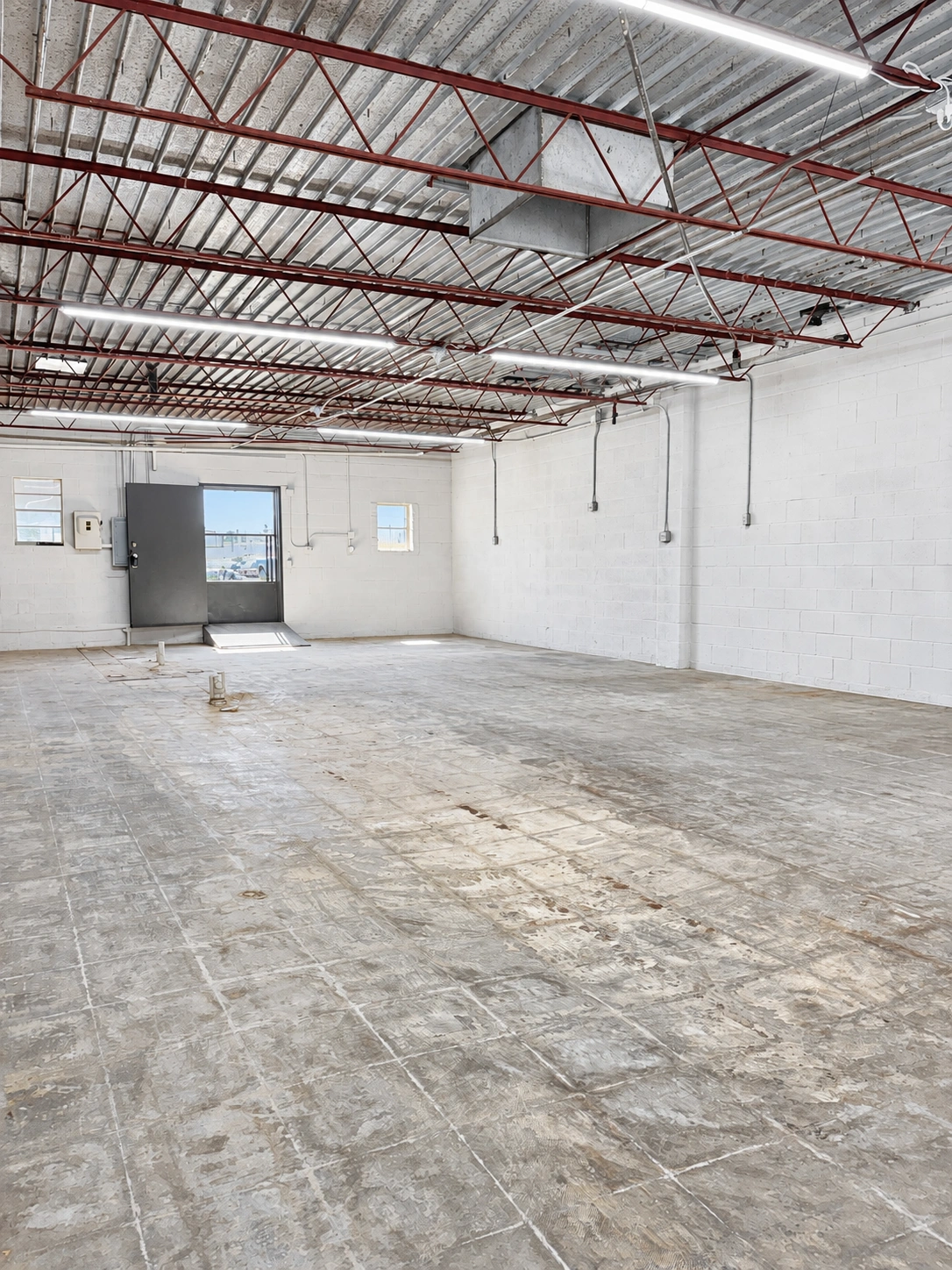 Home Open interior of the 1,250-square-foot commercial building at 121 E. Madison in Crescent, Oklahoma.